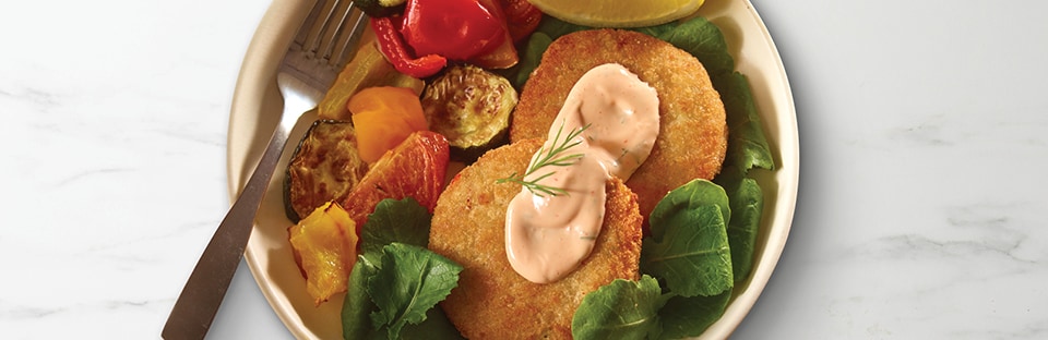 dinner plate of crab cakes