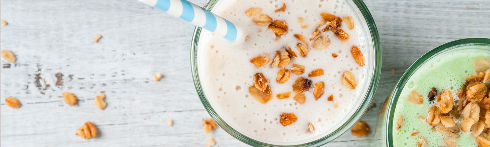 Healthy smoothies with granola