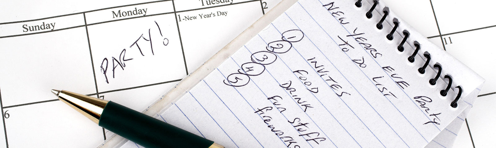Calendar and note pad plans written with a pen